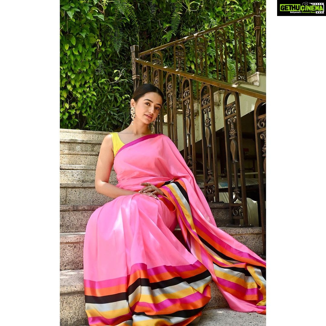Helly Shah Instagram - Let your saree do all the talking 🌟🥰 Styled by @akankshakawediastyle Outfit by @raw_mango Jewellery by @theater.xyz @_shophermosa_ Clicked by @snehzala #namastevietnam #namastevietnamfestival #iffw #namastevietnam2023
