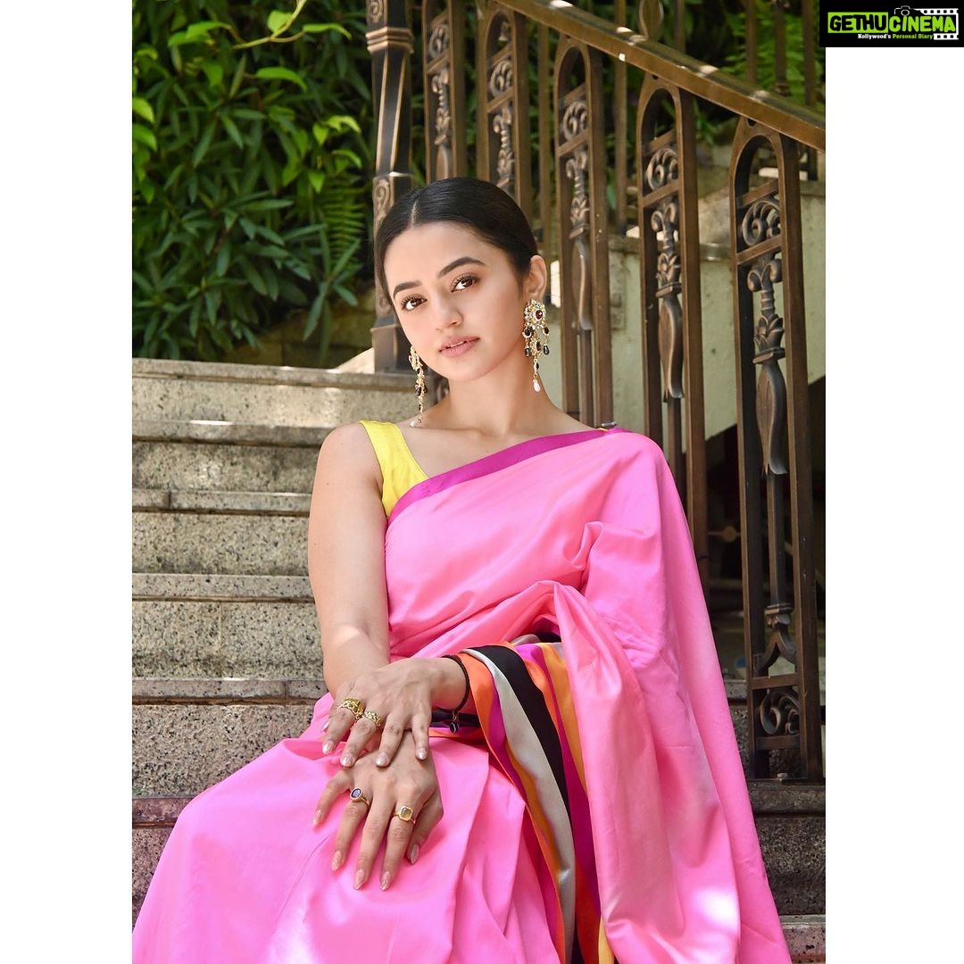Helly Shah Instagram - Let your saree do all the talking 🌟🥰 Styled by @akankshakawediastyle Outfit by @raw_mango Jewellery by @theater.xyz @_shophermosa_ Clicked by @snehzala #namastevietnam #namastevietnamfestival #iffw #namastevietnam2023