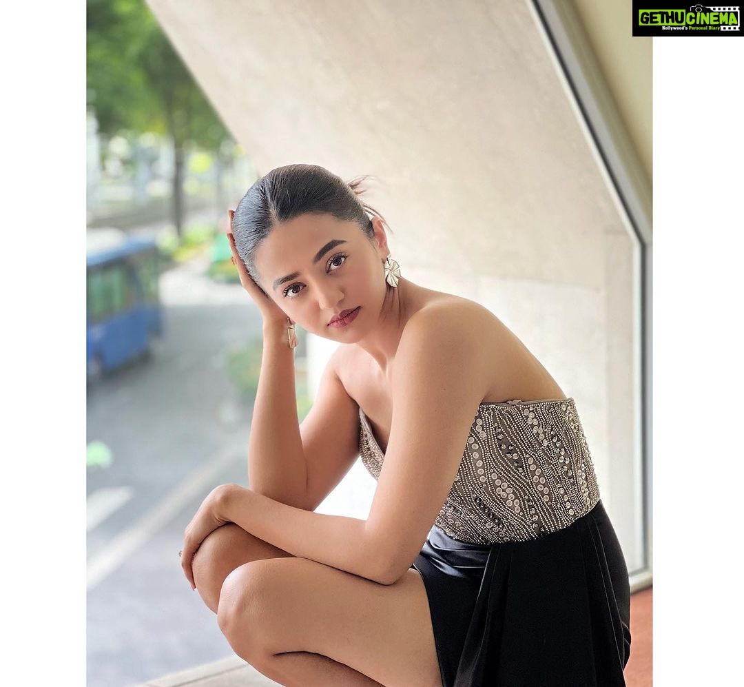 Helly Shah Instagram - For the world premier of KAYA PALAT at the Namaste Vietnam Festival ⨠This was the first time I saw myself on the big screen and I have to admit , it definitely felt really different but beautiful đ KAYA has been a character that I tried to play super organically and spontaneous and It felt good to see her onscreen for the first time after we shot last year . Thank you @rahatkazmifilms @shoib_nikash_shah @tariqkhanfilms for all the love and support that you all always give me â¤ď¸ Thank You @rahulsbali for giving us this platform and ofcourse your love â¨â¤ď¸ Hope you all like KAYA too whenever it comes out đ§żâ¤ď¸ #namastevietnamfilmfestival namastevietnam #iffw #namastevietnam2023 đ Styled by @akankshakawediastyle Outfit by @elibittonofficial Earrings by @aquamarine_jewellery Ring by @upakarna Hair by @hua_dung93