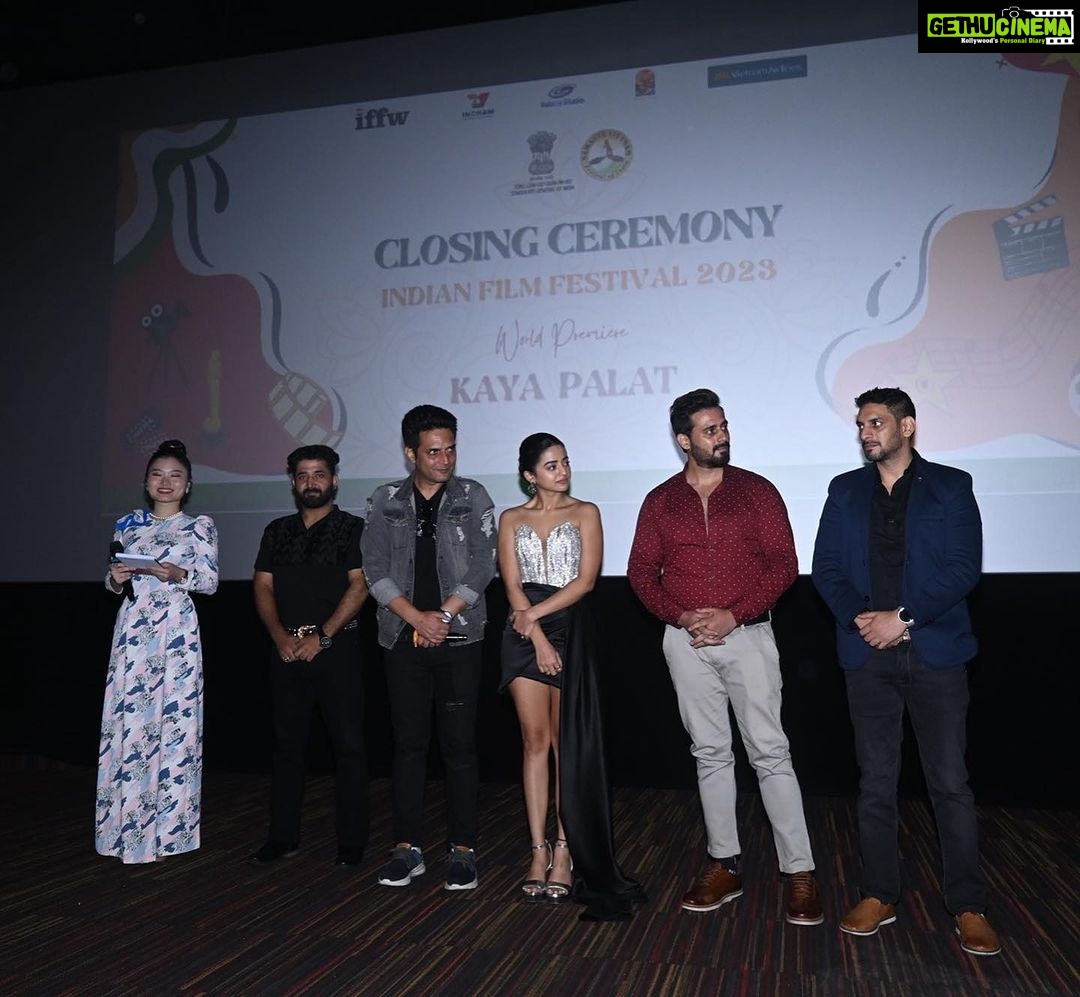 Helly Shah Instagram - For the world premier of KAYA PALAT at the Namaste Vietnam Festival ⨠This was the first time I saw myself on the big screen and I have to admit , it definitely felt really different but beautiful đ KAYA has been a character that I tried to play super organically and spontaneous and It felt good to see her onscreen for the first time after we shot last year . Thank you @rahatkazmifilms @shoib_nikash_shah @tariqkhanfilms for all the love and support that you all always give me â¤ď¸ Thank You @rahulsbali for giving us this platform and ofcourse your love â¨â¤ď¸ Hope you all like KAYA too whenever it comes out đ§żâ¤ď¸ #namastevietnamfilmfestival namastevietnam #iffw #namastevietnam2023 đ Styled by @akankshakawediastyle Outfit by @elibittonofficial Earrings by @aquamarine_jewellery Ring by @upakarna Hair by @hua_dung93