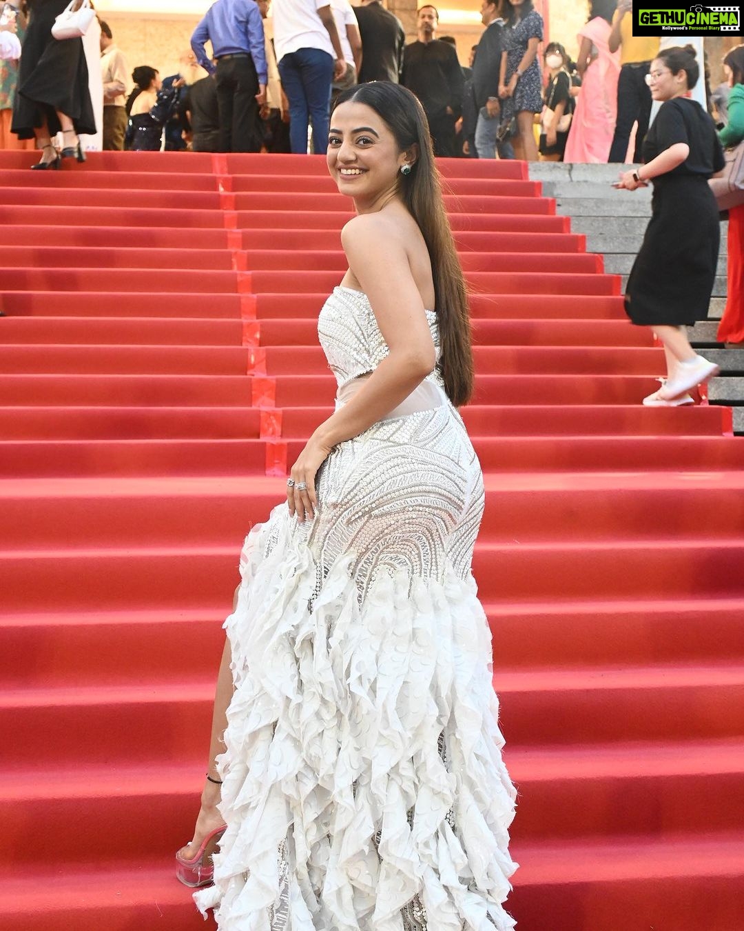 Helly Shah Instagram - At the Grand Opening of Namaste Vietnam Festival 2023 ❤️ Styled by @akankshakawediastyle Outfit by @nikhitatandon Earrings by @mozaati Rings by @mozaati @upakarna Hair by @keolimay @cobeheemin #namastevietnam #namastevietnamfestival #iffw #namastevietnam2023