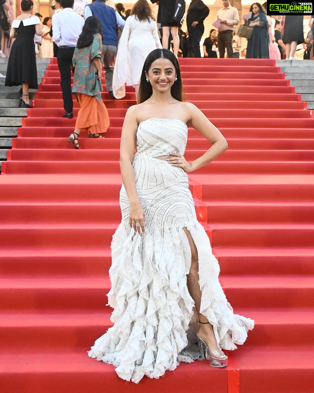 Helly Shah Instagram - At the Grand Opening of Namaste Vietnam Festival 2023 ❤️ Styled by @akankshakawediastyle Outfit by @nikhitatandon Earrings by @mozaati Rings by @mozaati @upakarna Hair by @keolimay @cobeheemin #namastevietnam #namastevietnamfestival #iffw #namastevietnam2023