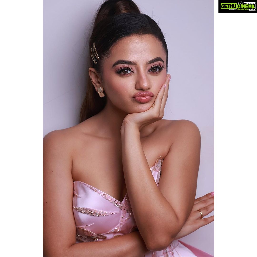 Helly Shah Instagram - In my happy girl era 🌟 Also , you think i am too late for the barbie trend ?? Koi na chalta hai , Better late than never 😉 Transformation by ~ @makeupbynidhhikaushal Clicked by ~ @advait_vaidya Beautiful Outfit by ~ @michellerodriguesbridal