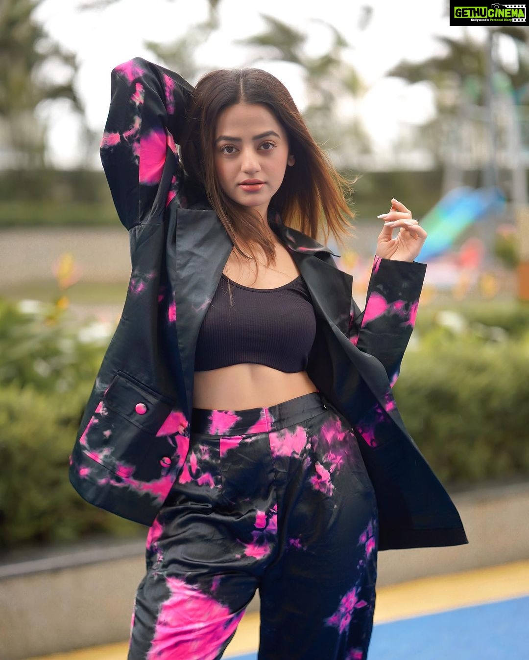 Helly Shah Instagram – Girl , be spring , just bloom 🌸 Clicked by @iam ...