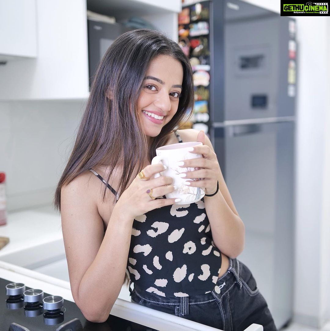 Helly Shah Instagram - Here’s your reminder to have your शाम की काफ़ी ☕️