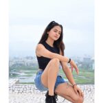 Helly Shah Instagram – Day dreaming 💭

📸- @aashkapatelphotographyy

💄👩🏼‍🦱- @umabellabeauty & 
@makeupartist_nafs