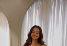 Helly Shah Instagram - Oh hello ji 🙃✌🏻 Outfit ~ @everbloomindia ❤️