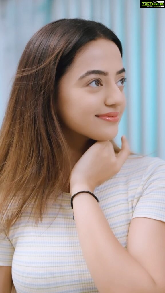 Helly Shah Instagram - Use code ‘HELLY30’ for 30% discount on VLCC gold facial, my constant companion to keeping my #GlowAlwaysHigh. Buy it on VLCC website (www.vlccproducts.com) As an actress, glowing skin, both on and off-screen is a must. But, the demands of our profession brings down my glow. So, what’s the secret to keeping my *#GlowAlwaysHigh*? VLCC Gold Facial Kit. Infused with Hyaluronic Acid and Vitamin-E to give me the gold-like glowing skin. If you want a radiating skin too... I recommend trying out the VLCC Gold Facial Kit ❤ 