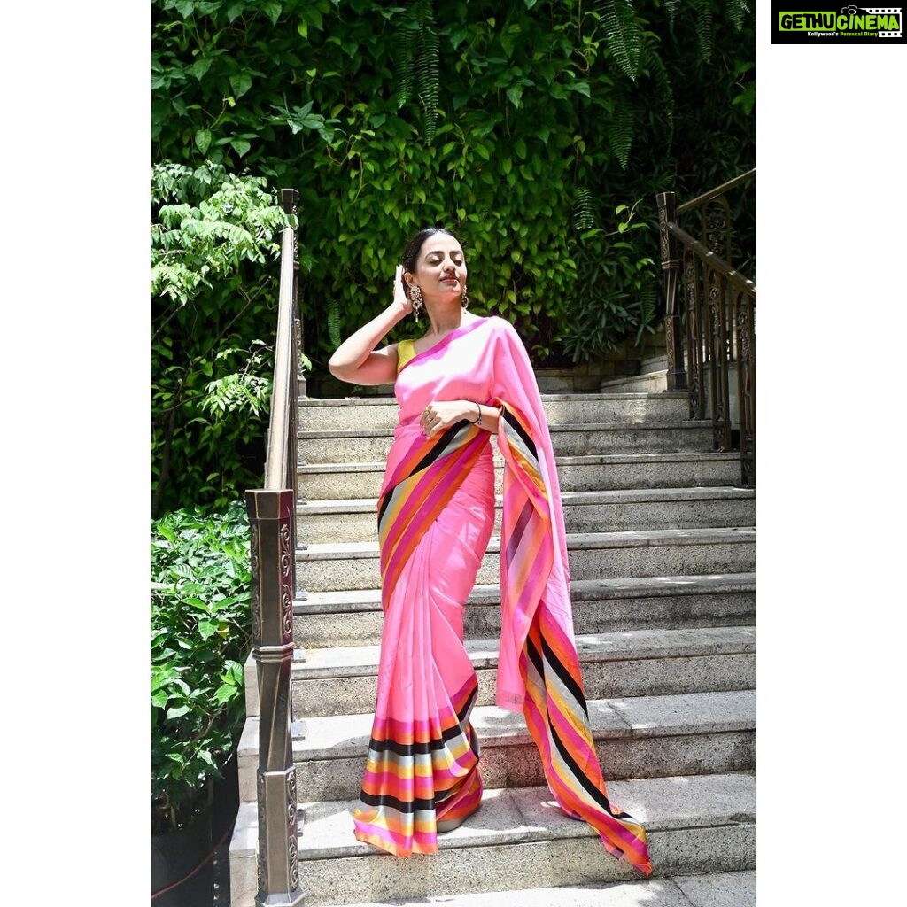 Helly Shah Instagram - Let your saree do all the talking 🌟🥰 Styled by @akankshakawediastyle Outfit by @raw_mango Jewellery by @theater.xyz @_shophermosa_ Clicked by @snehzala #namastevietnam #namastevietnamfestival #iffw #namastevietnam2023