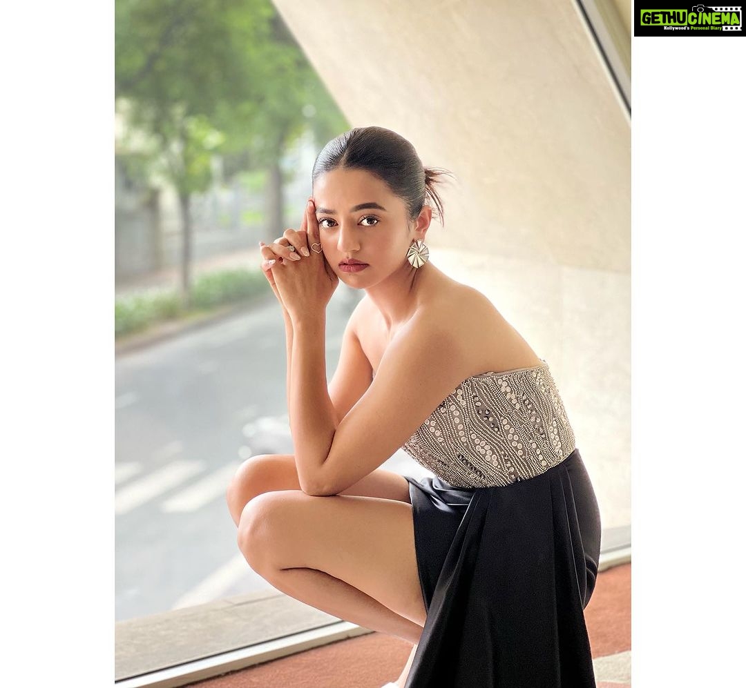 Helly Shah Instagram - For the world premier of KAYA PALAT at the Namaste Vietnam Festival ⨠This was the first time I saw myself on the big screen and I have to admit , it definitely felt really different but beautiful đ KAYA has been a character that I tried to play super organically and spontaneous and It felt good to see her onscreen for the first time after we shot last year . Thank you @rahatkazmifilms @shoib_nikash_shah @tariqkhanfilms for all the love and support that you all always give me â¤ď¸ Thank You @rahulsbali for giving us this platform and ofcourse your love â¨â¤ď¸ Hope you all like KAYA too whenever it comes out đ§żâ¤ď¸ #namastevietnamfilmfestival namastevietnam #iffw #namastevietnam2023 đ Styled by @akankshakawediastyle Outfit by @elibittonofficial Earrings by @aquamarine_jewellery Ring by @upakarna Hair by @hua_dung93