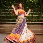 Helly Shah Instagram – ❤️

Styled by: @styleitupbyaashna 

Outfit: @creativefashion_by_himani 

Shot by: @mirajverma_photography 

Hair & Makeup: @celebsmakeupbysejal @makeoverbysejalthakkar 

#navratrispecial #hellyshah #gujarati #navratri