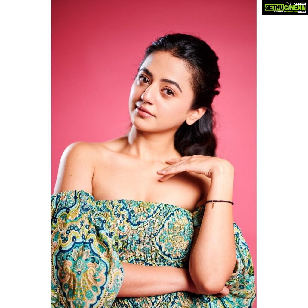 Helly Shah Instagram - You are enough just as you are 🌟 📸 ~ @mirajverma_photography 👗 ~ @smisingbee 👧🏼 ~ @styling.your.soul