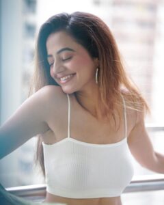 Helly Shah Instagram - What are you proud of today ?? ❤️✨