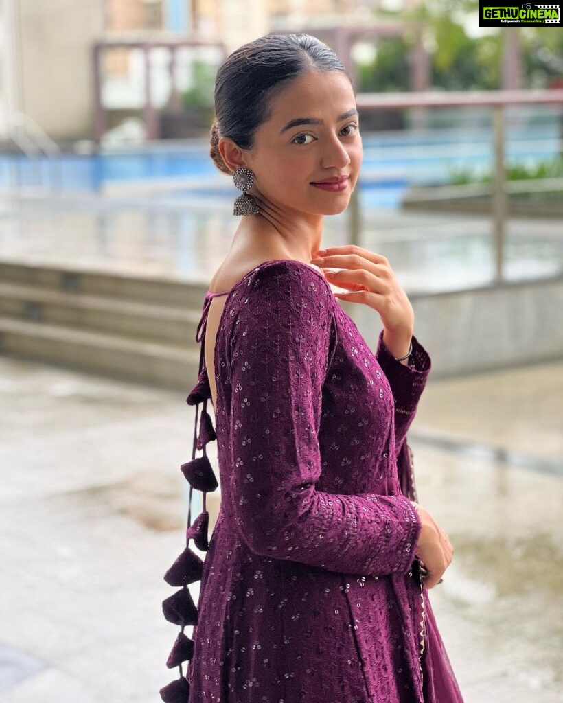 Helly Shah Instagram - Good वाइब्स only 💜 @styling.your.soul @sutra.clothing