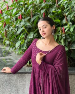 Helly Shah Instagram - Good वाइब्स only 💜 @styling.your.soul @sutra.clothing