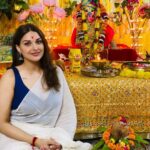 Himanshi Khurana Instagram – Happy Ganesh Chaturthi 🙏

Saree @eternitybysakshi