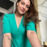 Himanshi Khurana Instagram - 👗🍏