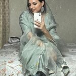 Himanshi Khurana Instagram - 🏠
