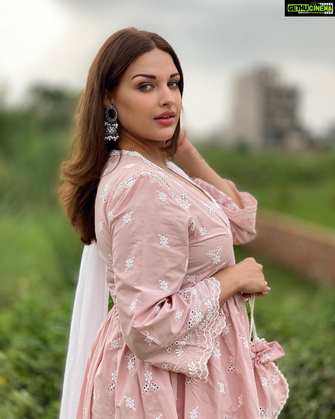 Himanshi Khurana Instagram - 💓 @shopmulmul