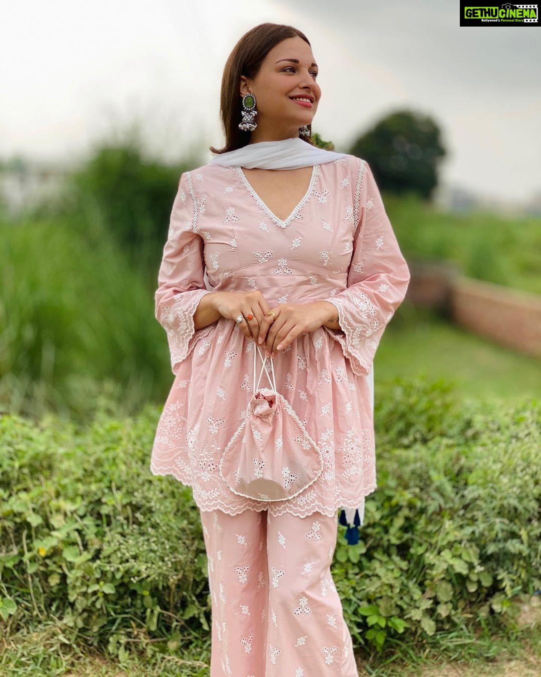 Himanshi Khurana Instagram - 💓 @shopmulmul