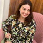 Himanshi Khurana Instagram -