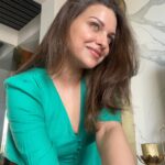 Himanshi Khurana Instagram - 👗🍏