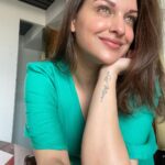 Himanshi Khurana Instagram - 👗🍏