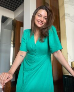 Himanshi Khurana Instagram - 👗🍏