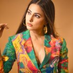 Hina Khan Instagram - Stay chic 💚 Outfit:- @advait_in x @doh_tak_keh Jewels:- @ananaofficial @blingthingstore Styled by @kansalsunakshi MUAH @sachinmakeupartist1 @_hair.by.freya_ 📸 @stolenmomentshub