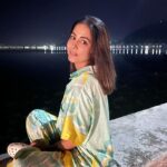 Hina Khan Instagram - The most beautiful, serene and calm Dal lake at night.. #kashmirdairies #DilSeKashmiri #kashmirigirl #panenkasheer ❤️