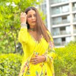 Hina Khan Instagram - The joy of dressing up 💛 @drzya_ridhisuri