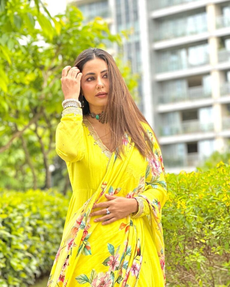 Hina Khan Instagram - The joy of dressing up 💛 @drzya_ridhisuri