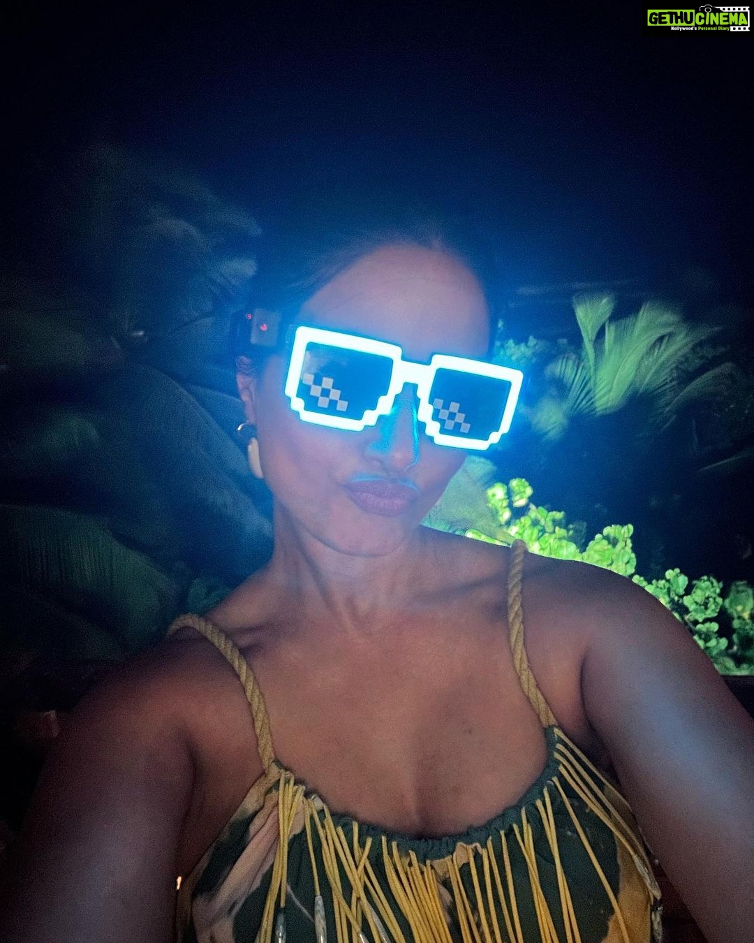 Hina Khan Instagram - Goaaaaaaaa I miss you 😘