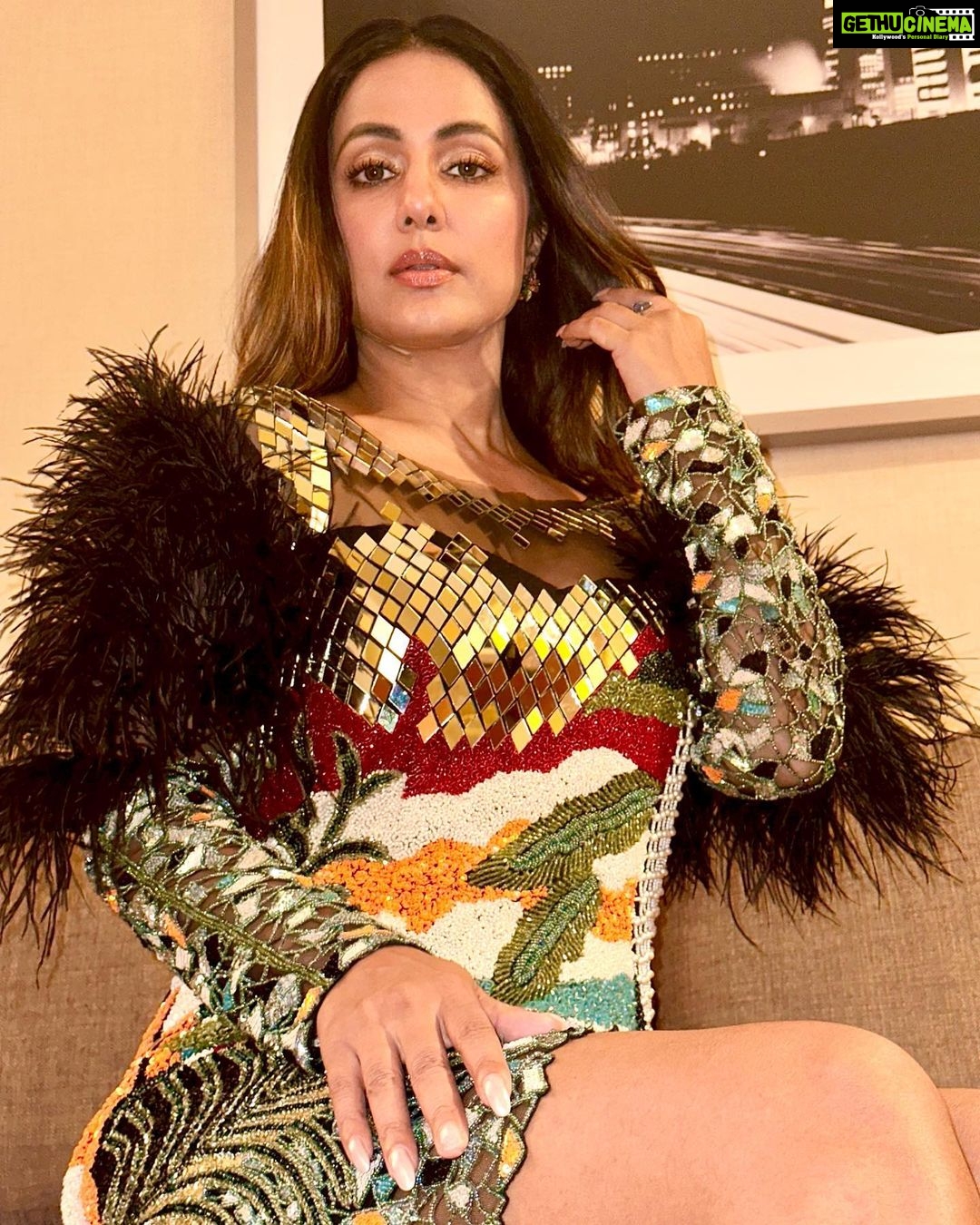 Hina Khan Instagram - She never cared for the crown 👑 She preferred a sword 🗡️ Outfit @divarosebysimranaggarwal