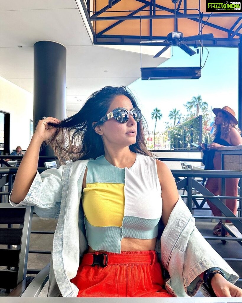 Hina Khan Instagram - The Los Angeles diaries ❤️ . . Outfit: @cava_athleisure @viralmantra