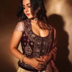 Hina Khan Instagram - Nothing feels as perfect as traditional wear.. Love it 😍 Outfit: @anjumodi Jewellery: @razwada.jewels @amigos.rizwan Styled by: @kansalsunakshi assisted by @siddhi_p17 MUAH @sandhyavermamakeovers 📸 @shutterstrings