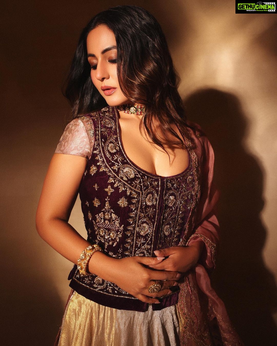 Hina Khan Instagram - Nothing feels as perfect as traditional wear.. Love it π Outfit: @anjumodi Jewellery: @razwada.jewels @amigos.rizwan Styled by: @kansalsunakshi assisted by @siddhi_p17 MUAH @sandhyavermamakeovers πΈ @shutterstrings