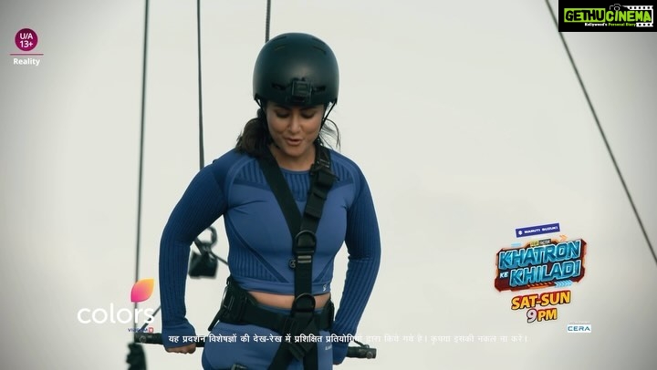 Hina Khan Instagram - Gaate huye Hina ne kiye stunts, usse dekh kar sab reh gaye hai dangg. 🤯 Dekhiye #KhatronKeKhiladi, harr Sat-Sun raat 9 baje, sirf #Colors par. #KKK13 #KhatronKeKhiladi13 @itsrohitshetty @msarenaofficial @ceraindia @realhinakhan