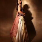 Hina Khan Instagram - Nothing feels as perfect as traditional wear.. Love it 😍 Outfit: @anjumodi Jewellery: @razwada.jewels @amigos.rizwan Styled by: @kansalsunakshi assisted by @siddhi_p17 MUAH @sandhyavermamakeovers 📸 @shutterstrings