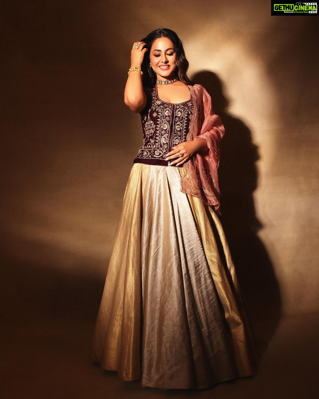 Hina Khan Instagram - Nothing feels as perfect as traditional wear.. Love it π Outfit: @anjumodi Jewellery: @razwada.jewels @amigos.rizwan Styled by: @kansalsunakshi assisted by @siddhi_p17 MUAH @sandhyavermamakeovers πΈ @shutterstrings