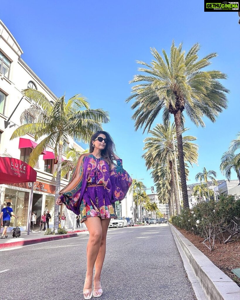Hina Khan Instagram - Something’s are worth the splurge😬 #rodeodrive #losangeles #beverlyhills Rodeo Drive