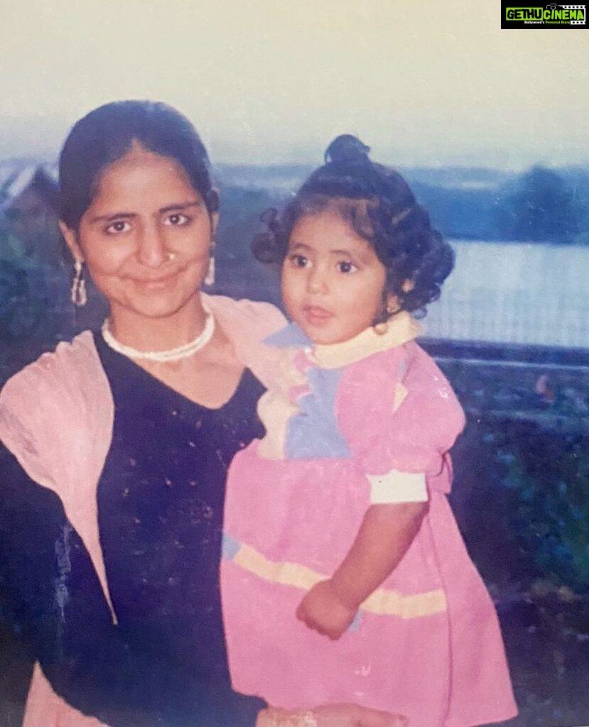 Hina Khan Instagram - "From the days of my innocence, when you acted as my brave protector amidst a selfish world, to this present moment wherein roles have reversed and I find myself standing guard for you - life has truly come around, Mom. You've been my rock, my guide, and my constant. Now, it's my responsibility, my duty, and my honor to shield you from any harm..I earnestly pray, today and always, for a universe that showers you with endless blessings, love, peace and good health.. To every child, thr comes a time when u hv to take charge and become the care giver to your parents..And we all must do it as best as we can 🙏🏻 Happy Birthday Maa.. From us and Dad ❤️