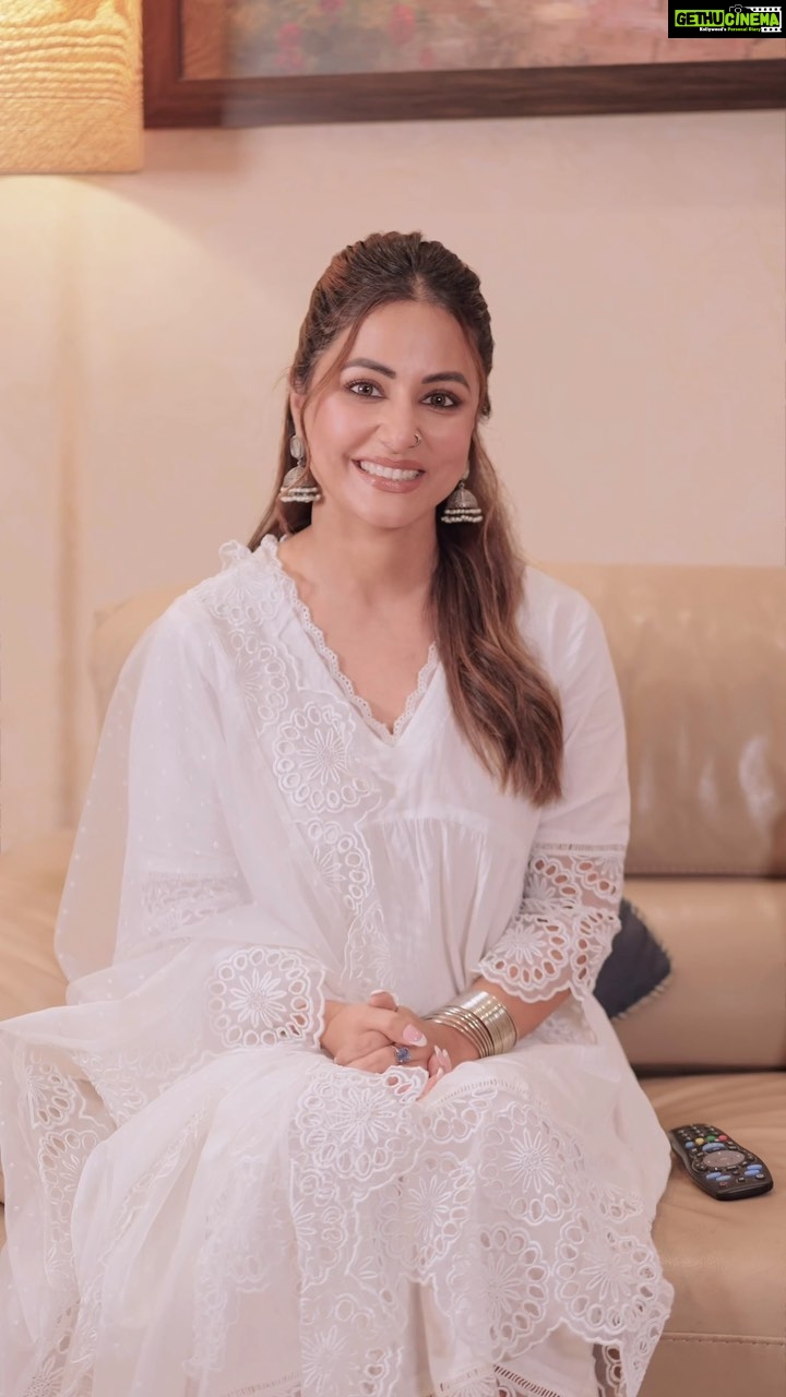Hina Khan Instagram - Iss show ke liye #Taali bajti rehni chahiye! @sushmitasen47 has depicted @shreegaurisawant ’s life so beautifully, I’d highly recommend this show to all of you. It’s a small but impactful step towards celebrating the people who fought for equality. Well done @officialjiocinema! ❤️ . . . . #Collab
