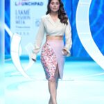 Hina Khan Instagram - Delighted to walk at Lakmé Fashion Week in partnership with FDCI for the INIFD Launchpad show. @lakmefashionwk @inifdofficial @fdciofficial @gladucamepr