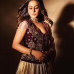 Hina Khan Instagram - Nothing feels as perfect as traditional wear.. Love it 😍 Outfit: @anjumodi Jewellery: @razwada.jewels @amigos.rizwan Styled by: @kansalsunakshi assisted by @siddhi_p17 MUAH @sandhyavermamakeovers 📸 @shutterstrings
