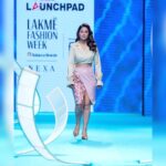 Hina Khan Instagram - Delighted to walk at Lakmé Fashion Week in partnership with FDCI for the INIFD Launchpad show. @lakmefashionwk @inifdofficial @fdciofficial @gladucamepr