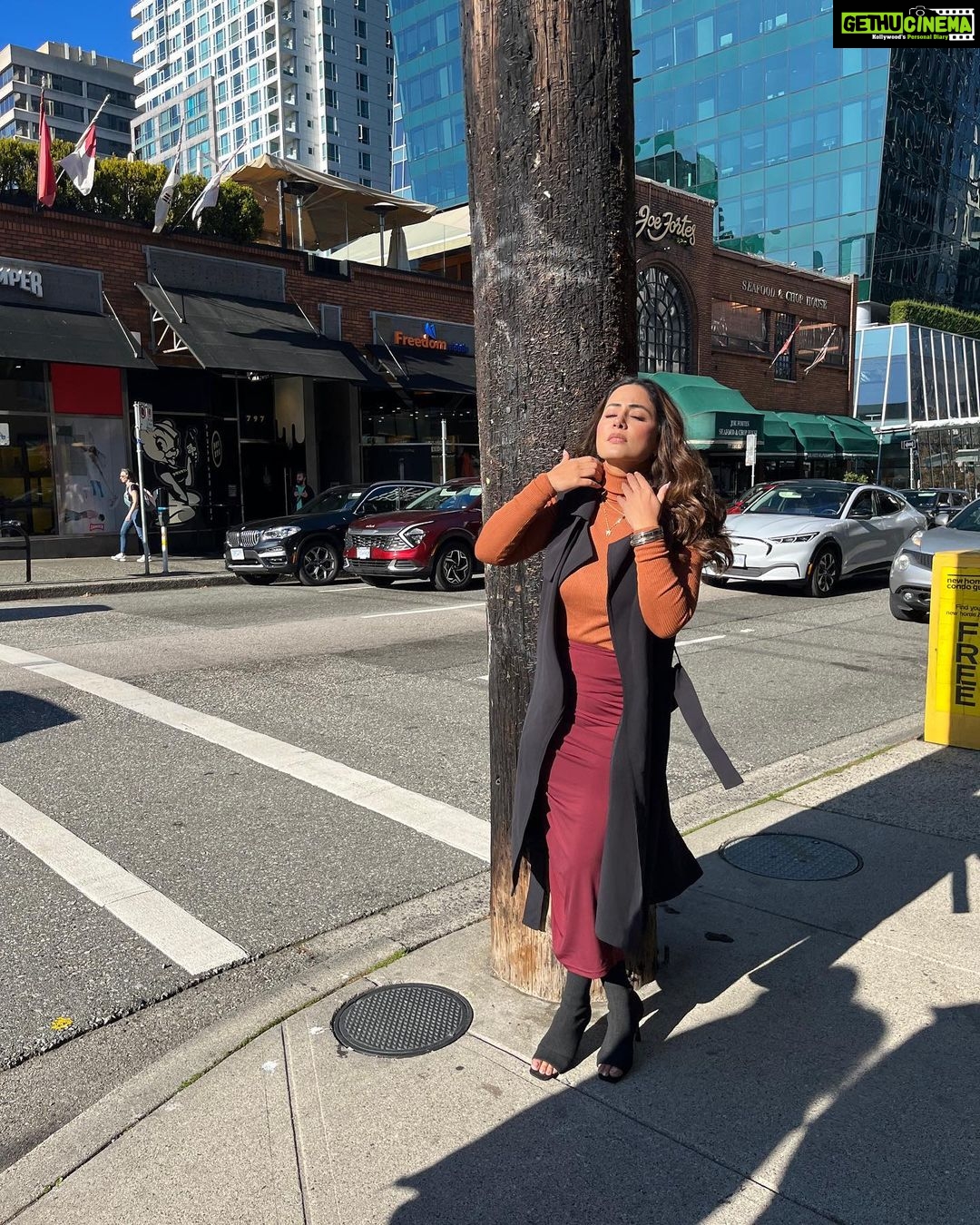 Hina Khan Instagram - And she continued.. #fallfashion