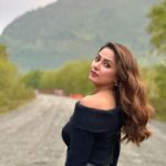 Hina Khan Instagram – Dude I don’t really care kinda look..
#BlackLover #winterstyle #FallFashion
