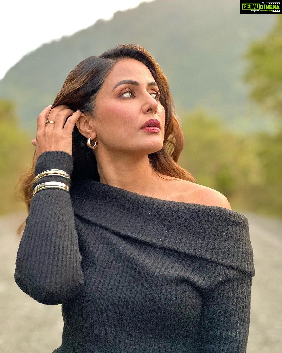 Hina Khan Instagram - Dude I don’t really care kinda look.. #BlackLover #winterstyle #FallFashion