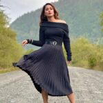 Hina Khan Instagram – Dude I don’t really care kinda look..
#BlackLover #winterstyle #FallFashion